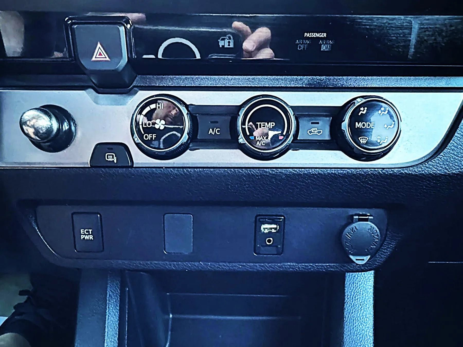 Used 2017 Toyota Tacoma SR5 w/ Tow Package image 19