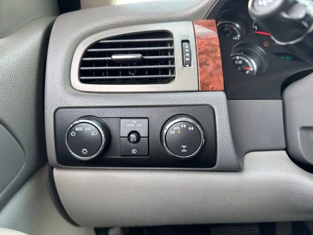 Used 2008 Chevrolet Suburban LT w/ LT Preferred Equipment Group AWD/4WD image 18
