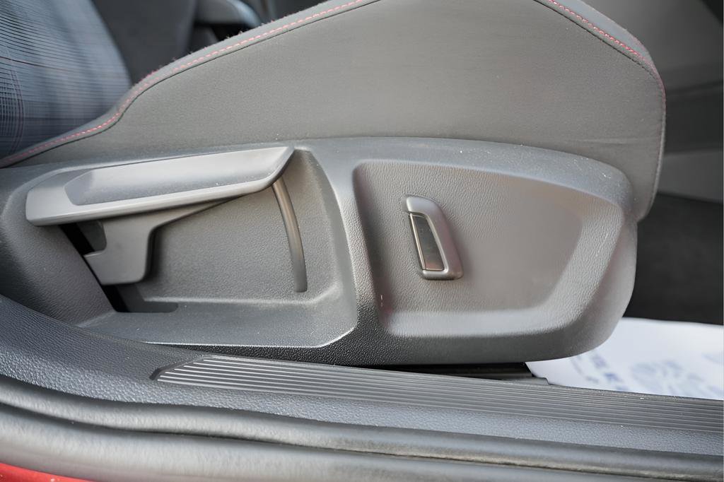 Used 2023 Volkswagen GTI SE FWD image 15