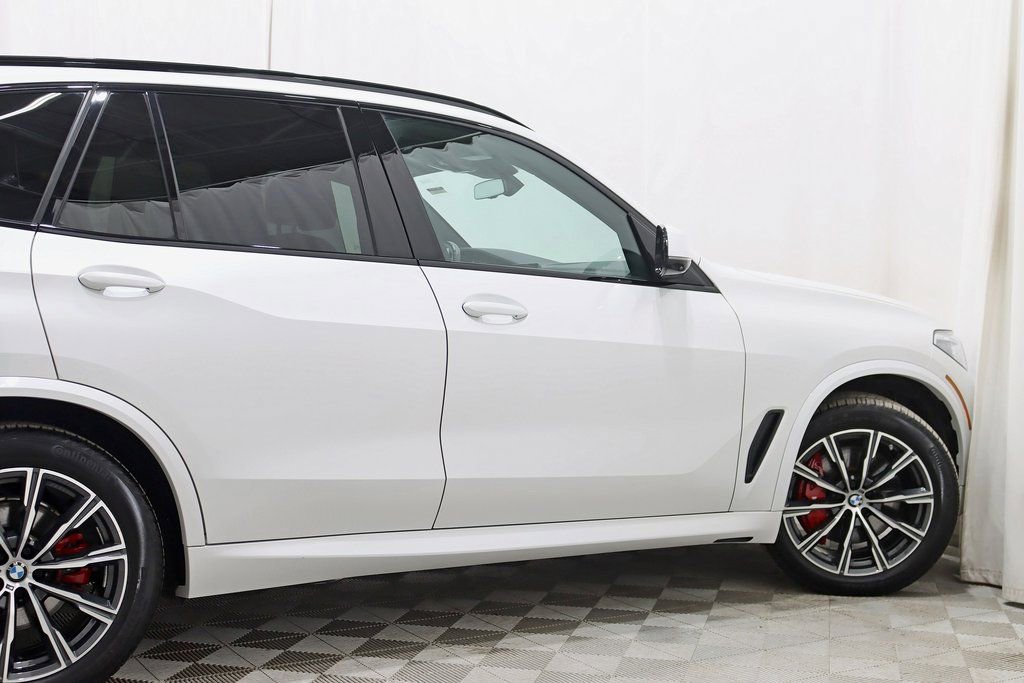 Used 2022 BMW X5 xDrive40i w/ M Sport Package image 11