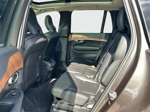 Used 2023 Volvo XC90 B6 Plus image 17