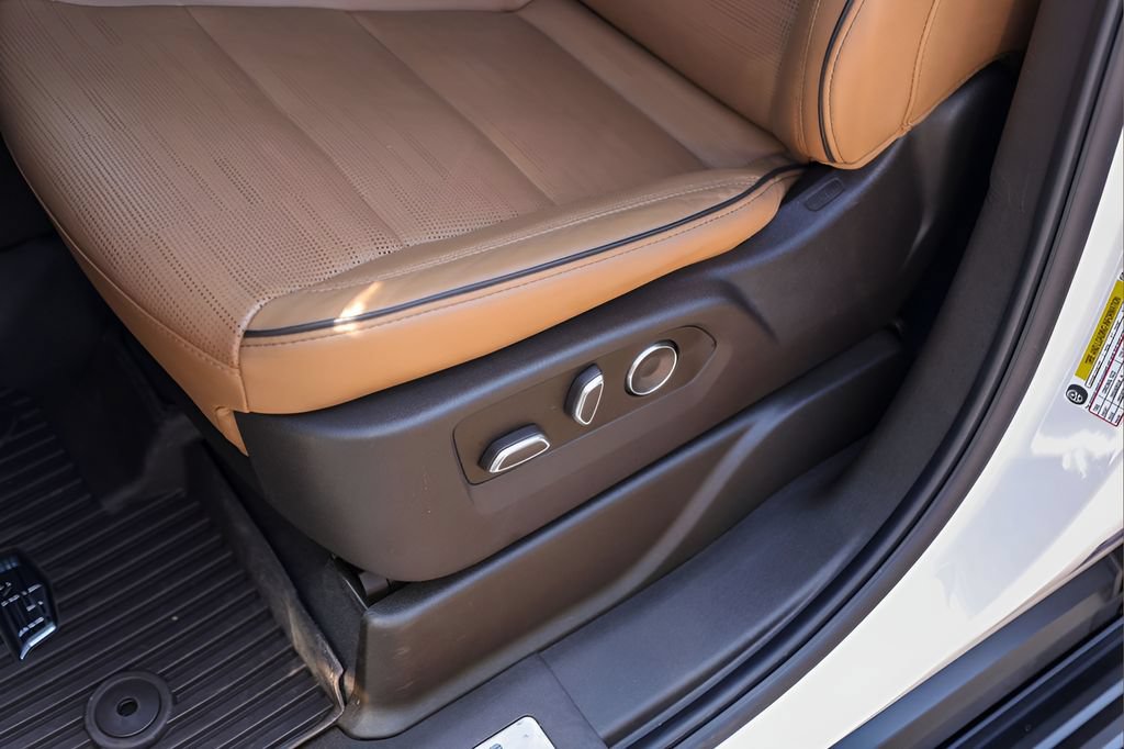 Certified 2025 Cadillac Escalade ESV Premium Luxury w/ Touring Package AWD/4WD image 8