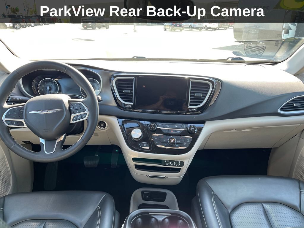 Used 2023 Chrysler Pacifica Touring-L FWD image 18