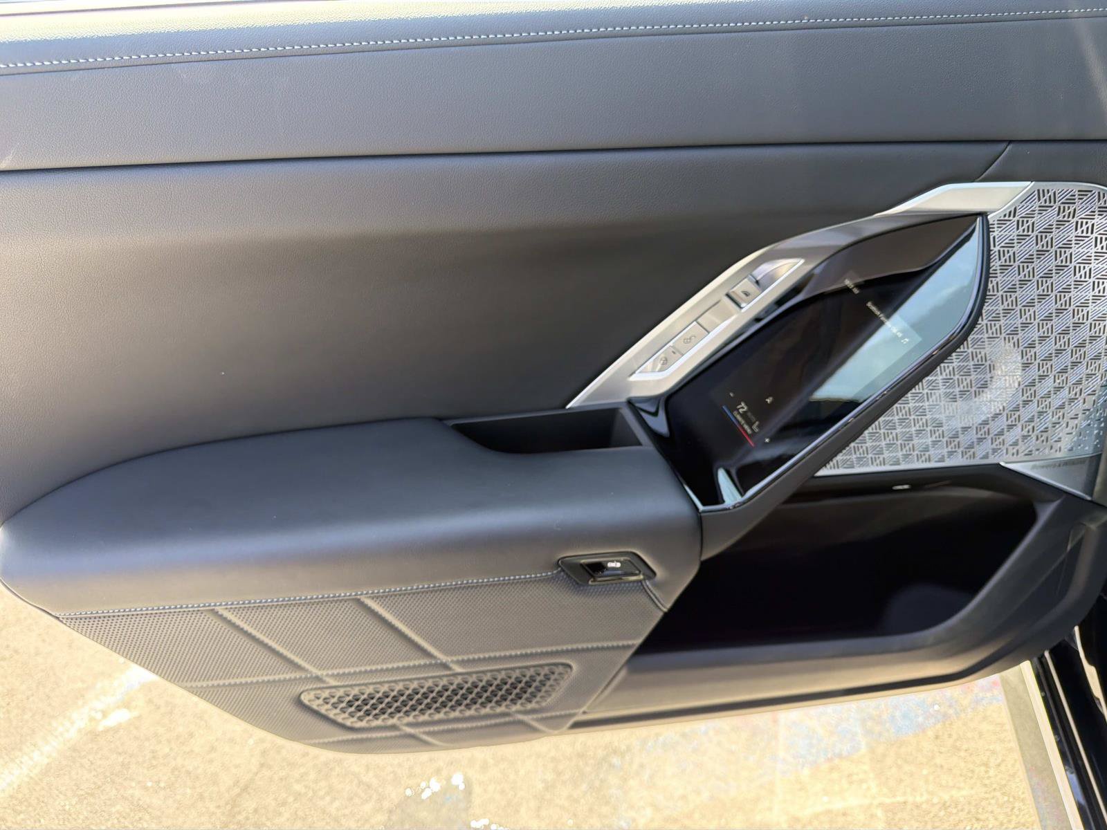 Used 2023 BMW i7 xDrive60 AWD/4WD image 9