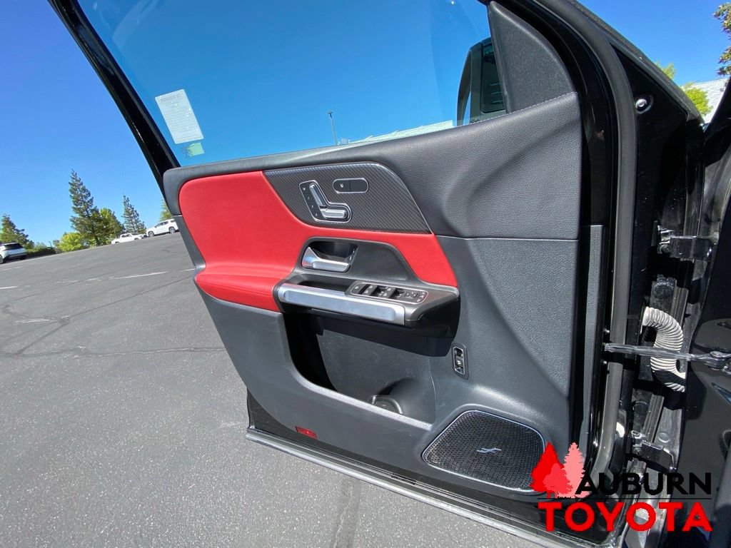 Used 2021 Mercedes-Benz GLB 250 4MATIC image 39