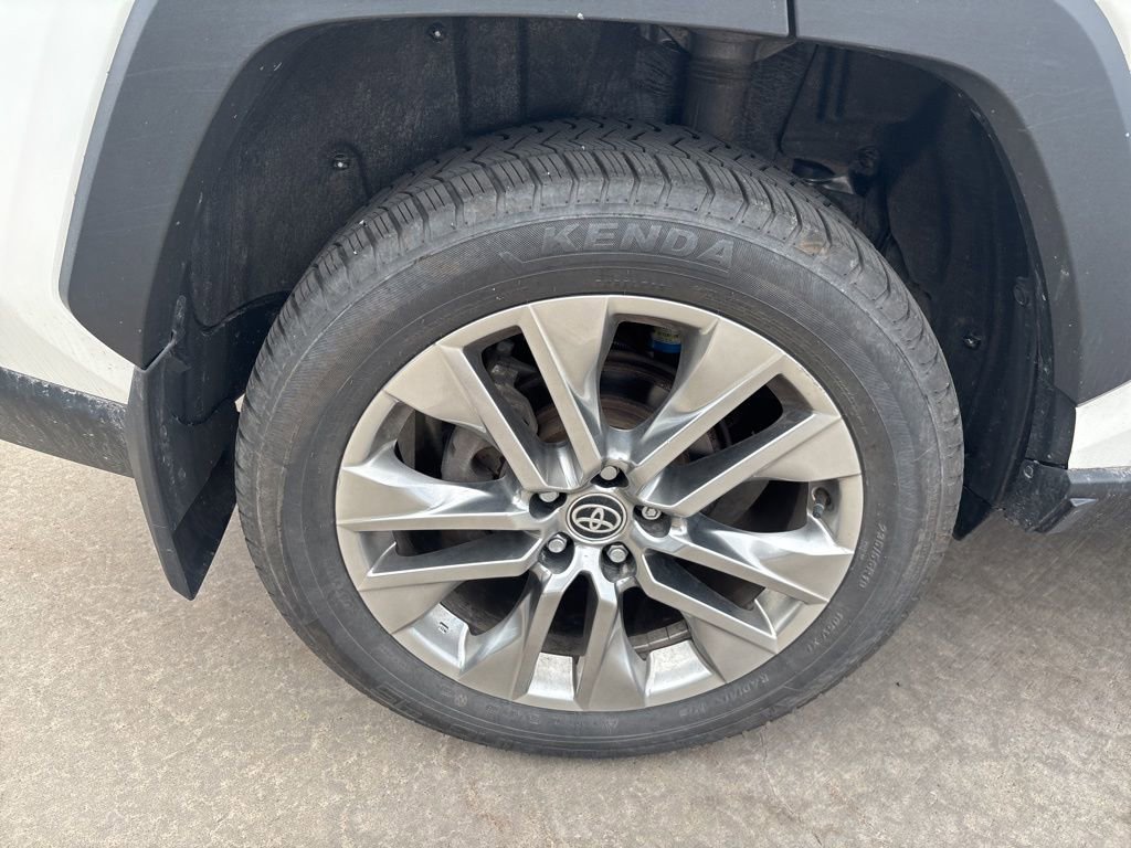 Used 2020 Toyota RAV4 XLE Premium image 13