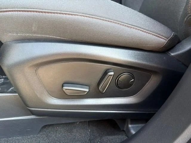 Used 2025 Ford Explorer Active AWD/4WD image 23