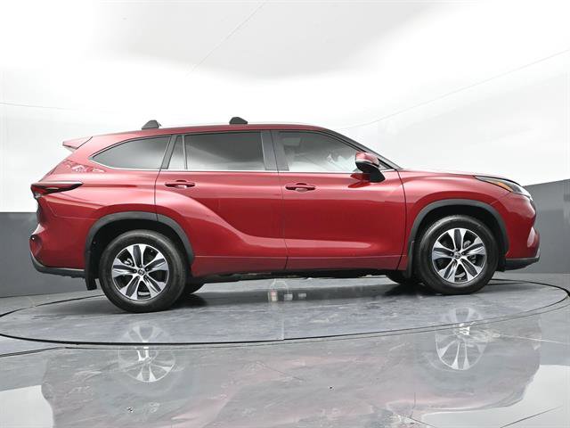 Certified 2024 Toyota Highlander XLE image 39