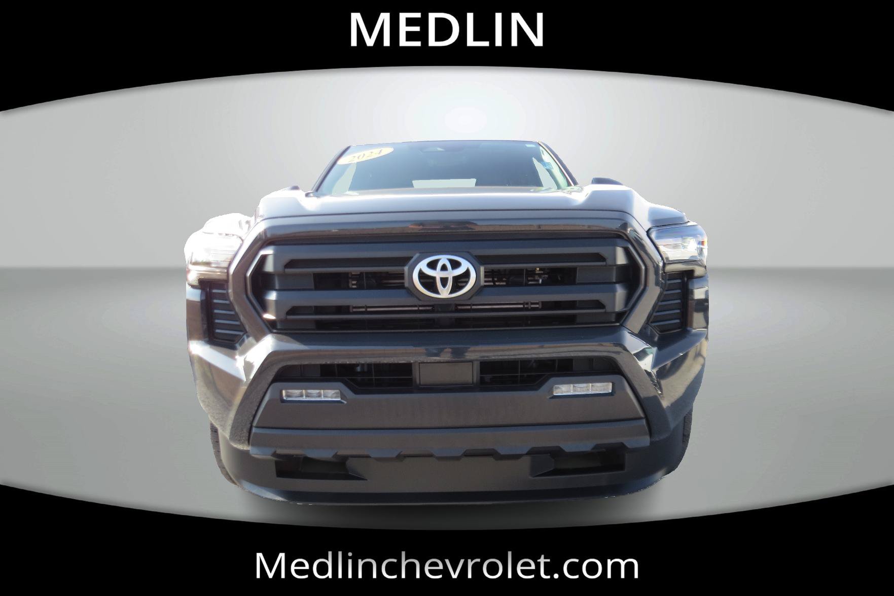 Used 2024 Toyota Tacoma SR5 AWD/4WD image 3