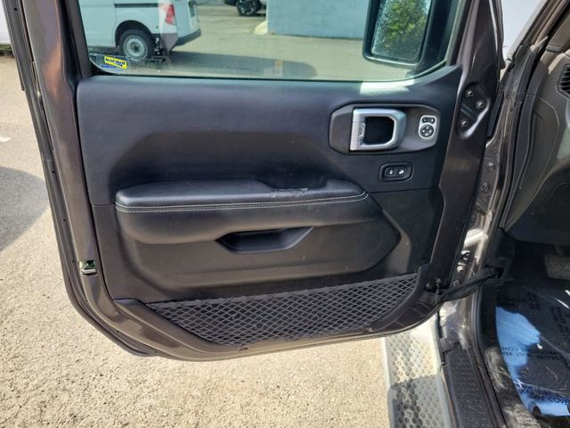 Used 2018 Jeep Wrangler Unlimited Sahara AWD/4WD image 7