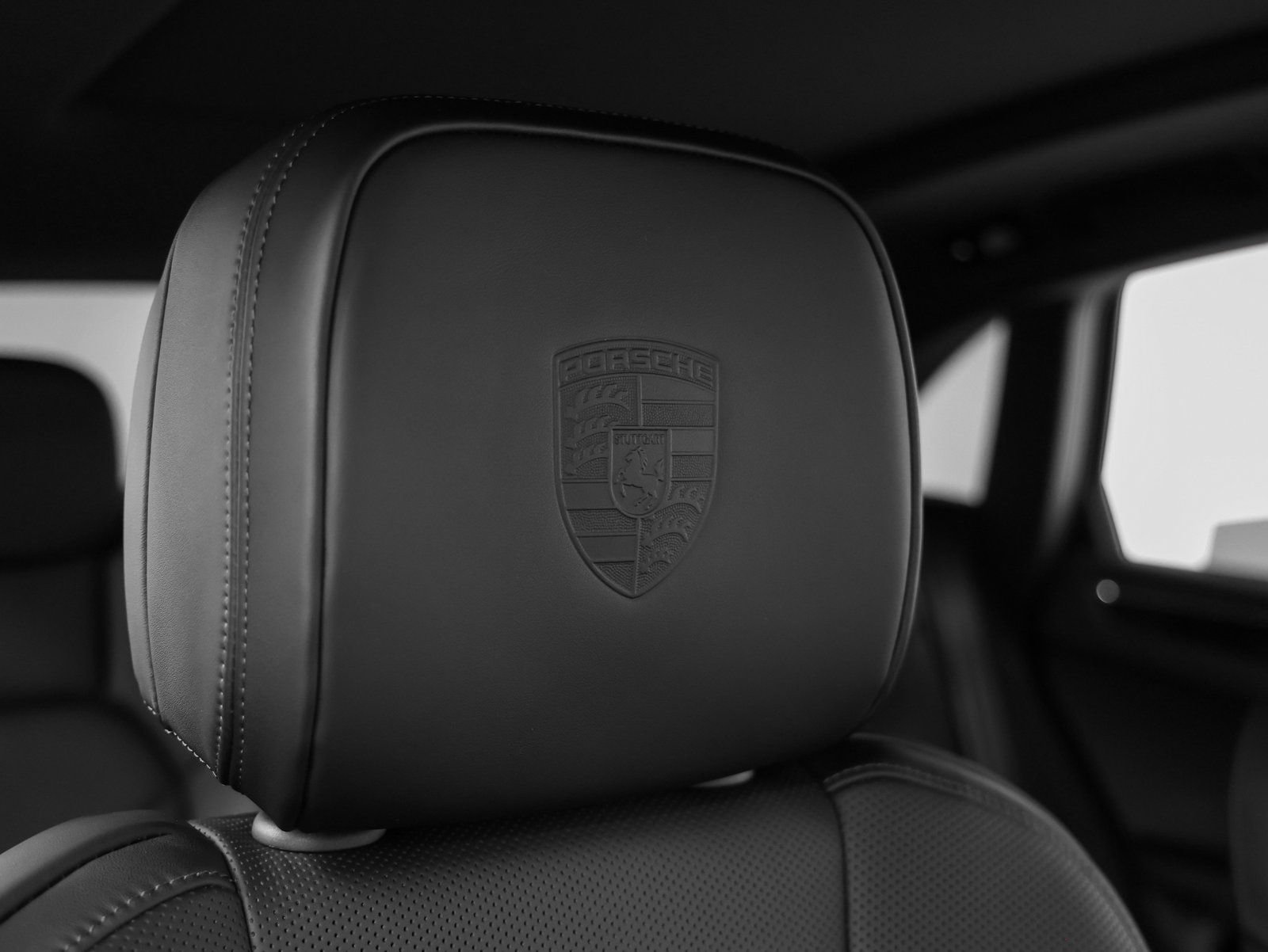 Certified 2025 Porsche Macan AWD/4WD image 22