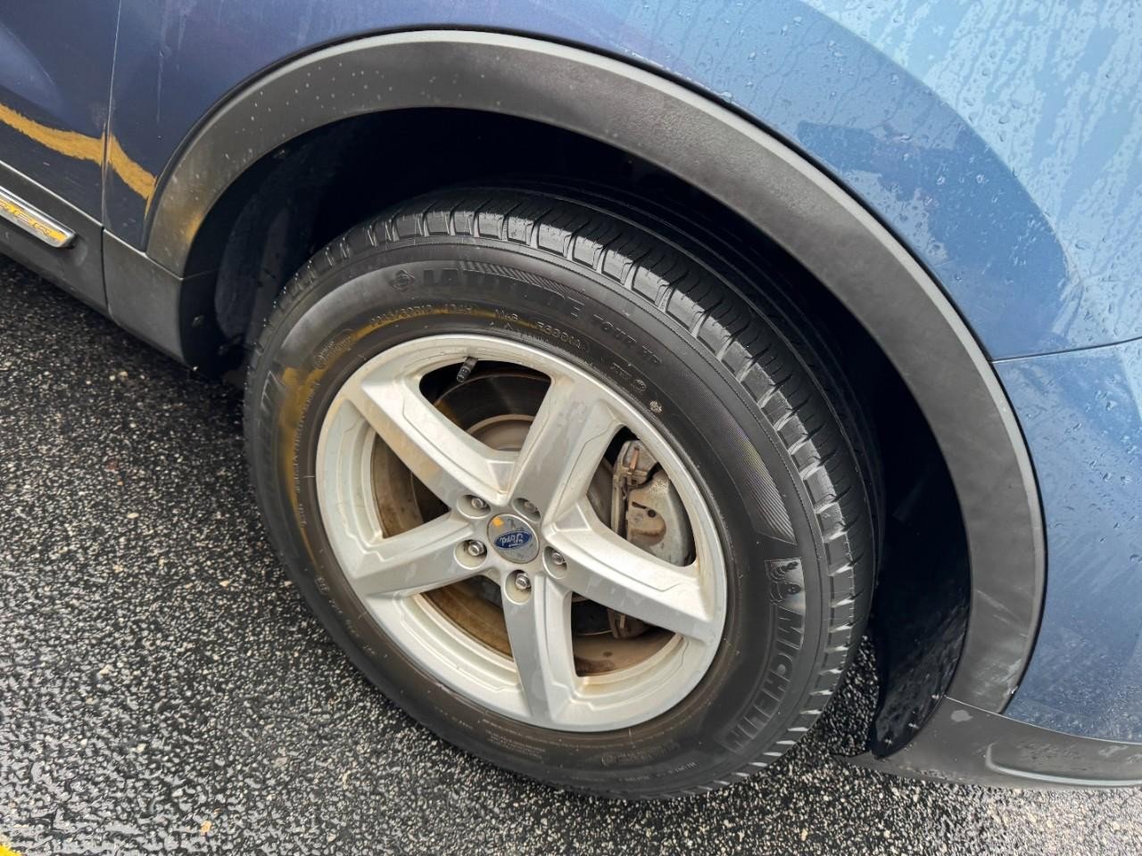 Used 2019 Ford Explorer XLT w/ Equipment Group 202A image 4