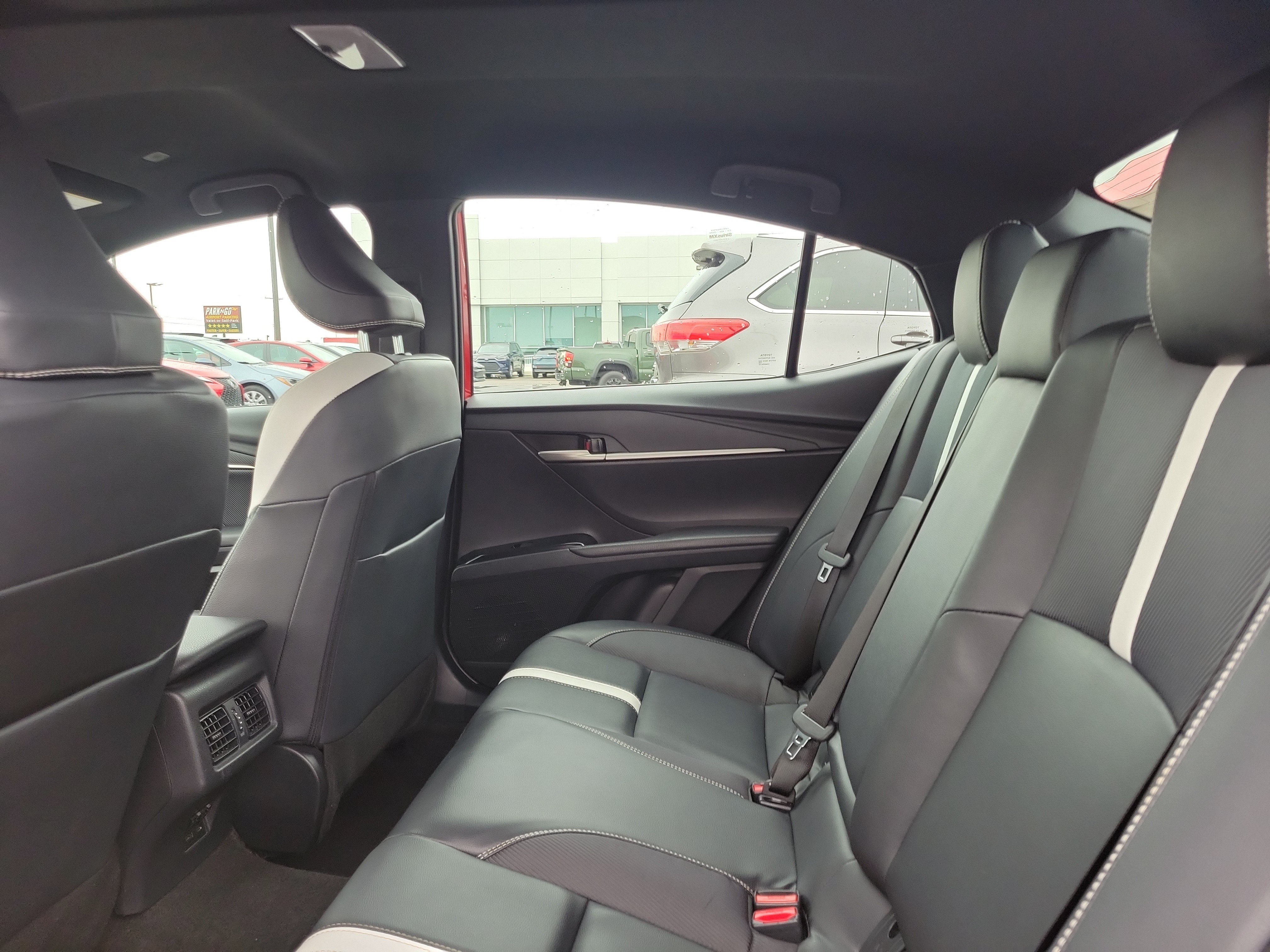 Used 2025 Toyota Camry SE FWD image 11