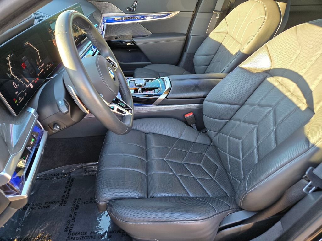 Used 2023 BMW 760i xDrive w/ Parking Assistance Package image 10