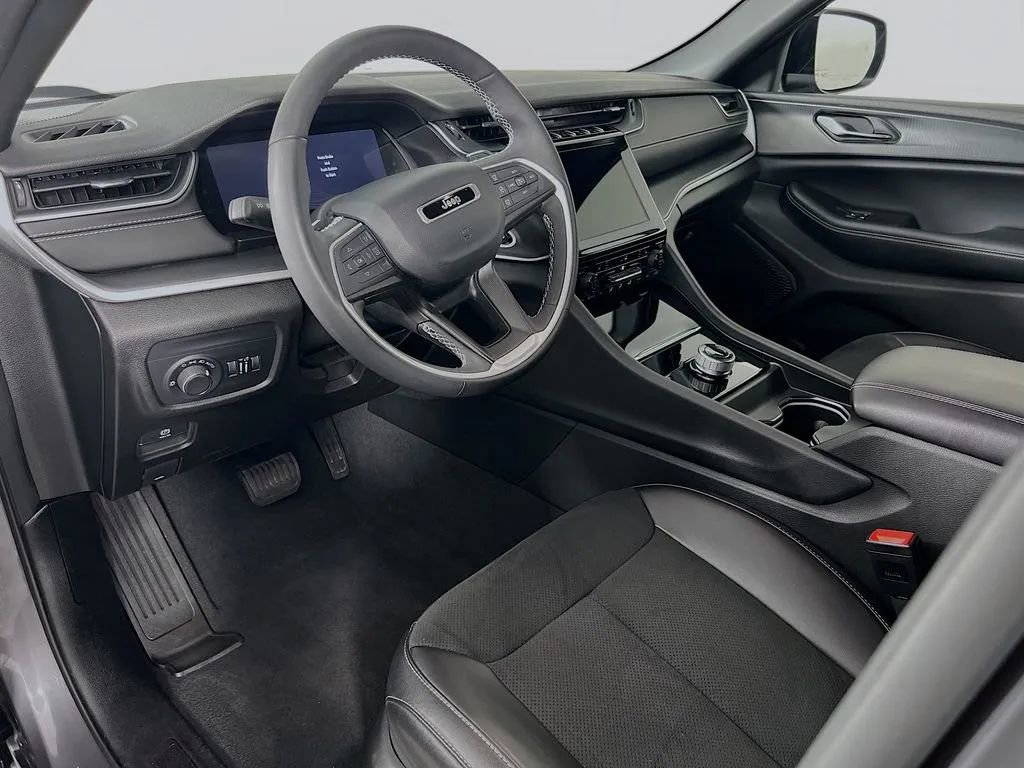 Used 2024 Jeep Grand Cherokee Altitude AWD/4WD image 10