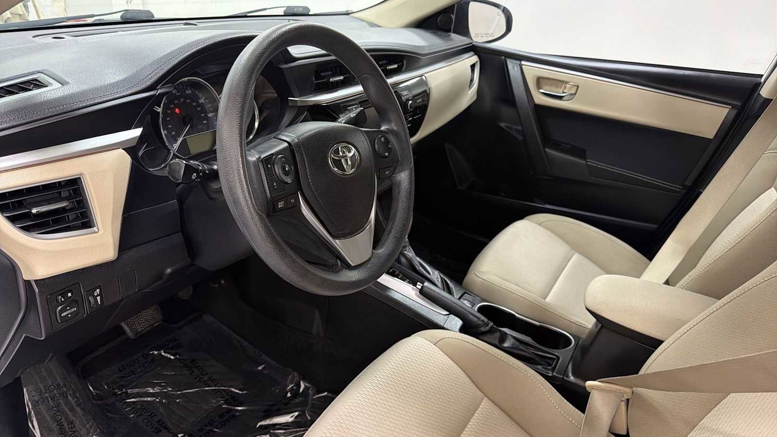 Used 2014 Toyota Corolla LE FWD image 12