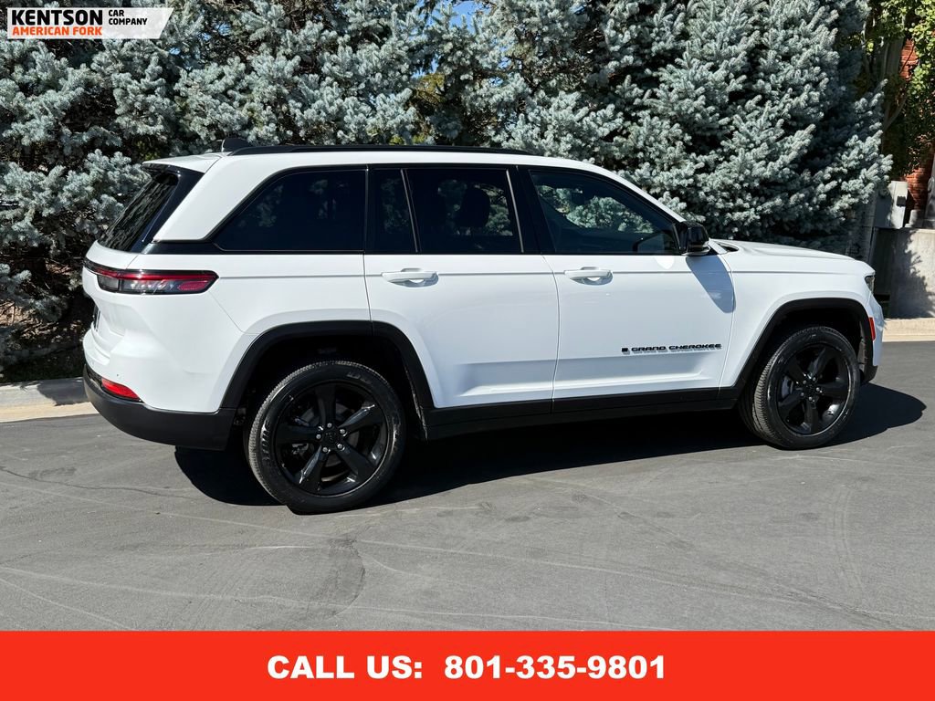 Used 2023 Jeep Grand Cherokee Altitude image 10