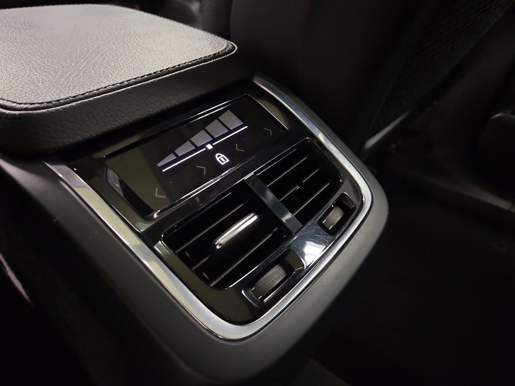 Used 2018 Volvo XC90 T6 Momentum w/ Convenience Package image 26