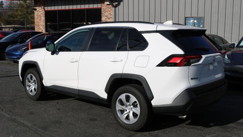 Used 2021 Toyota RAV4 LE image 6