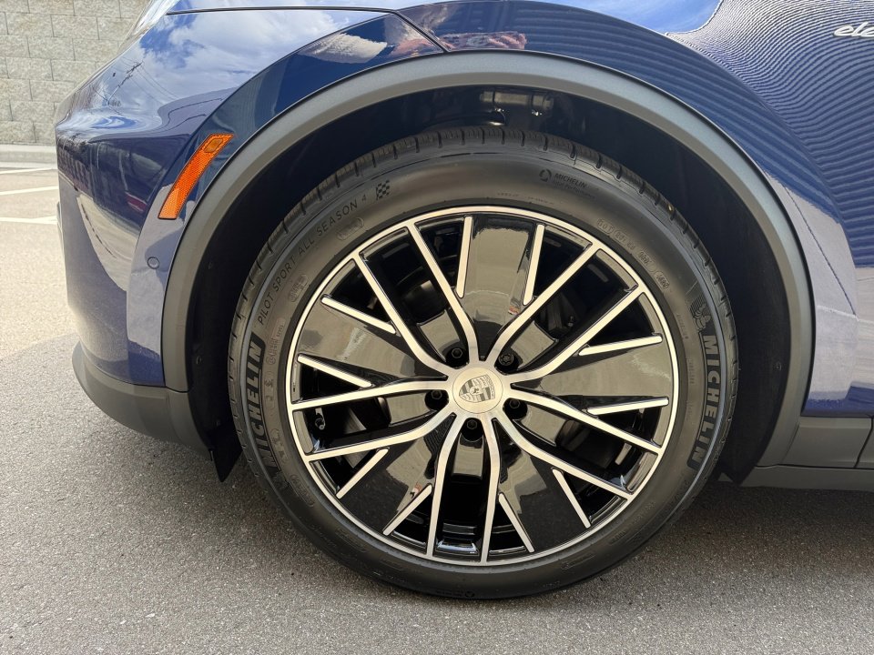 New 2026 Porsche Macan 4 Electric image 11