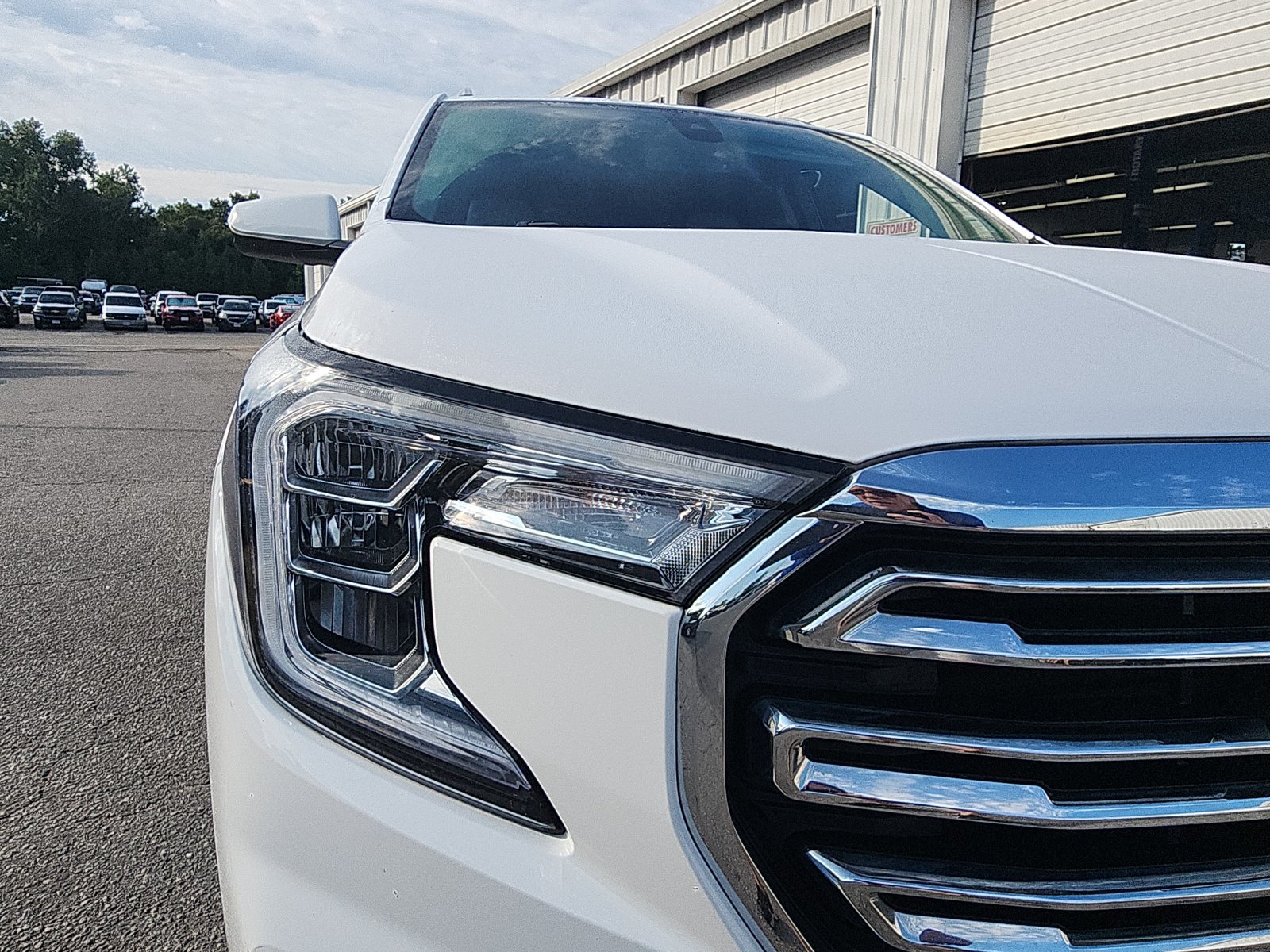Used 2022 GMC Terrain SLT AWD/4WD image 9