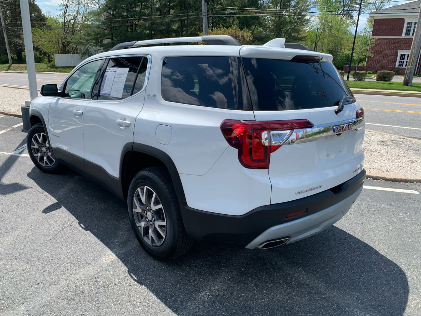 Used 2023 GMC Acadia SLE w/ Driver Convenience Package AWD/4WD image 4