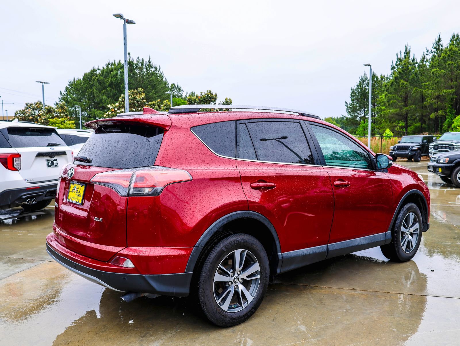 Used 2018 Toyota RAV4 XLE FWD image 8