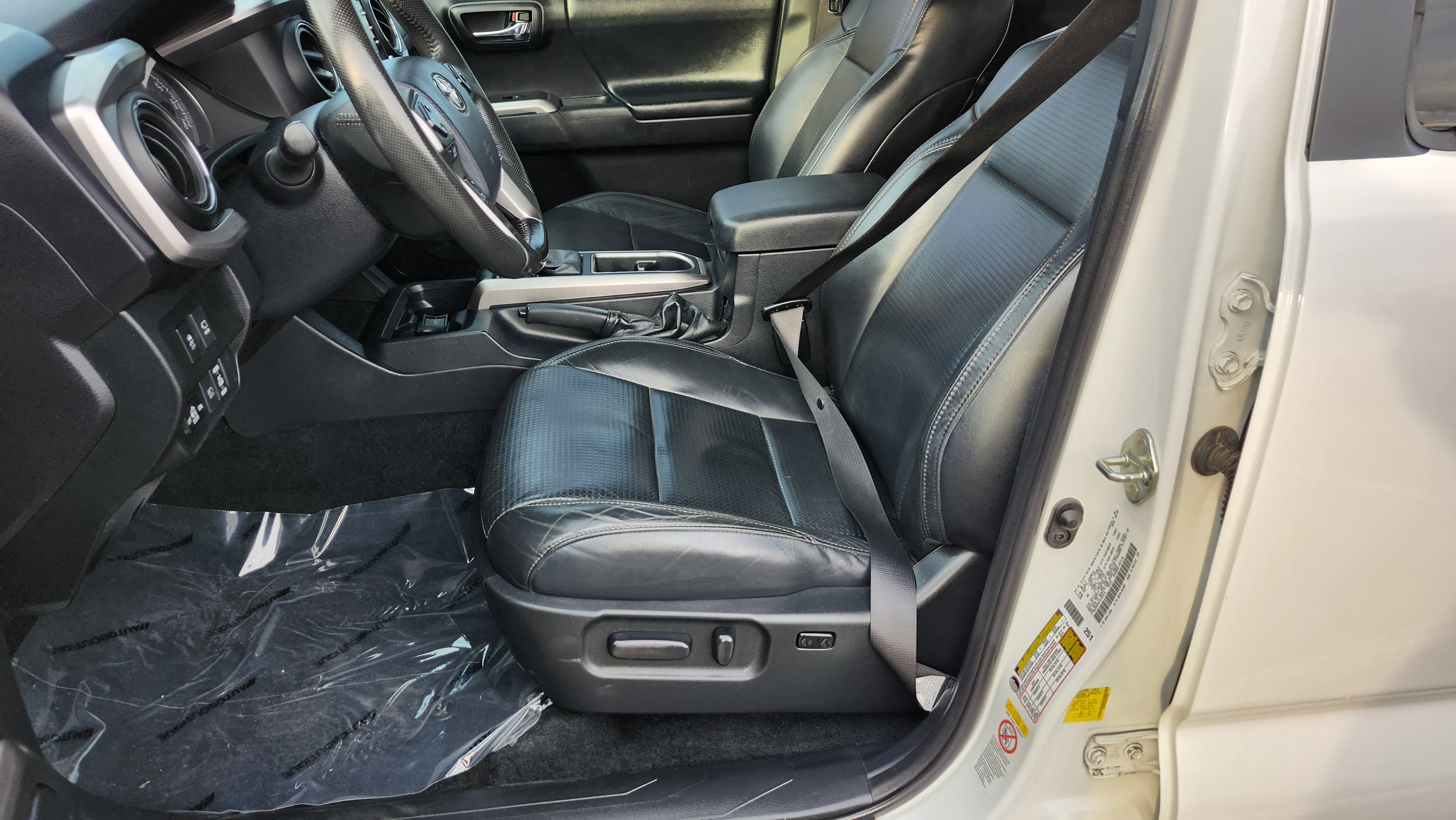 Used 2020 Toyota Tacoma Limited image 25