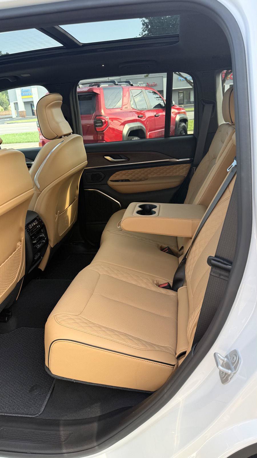 Used 2025 Jeep Grand Cherokee Summit AWD/4WD image 36