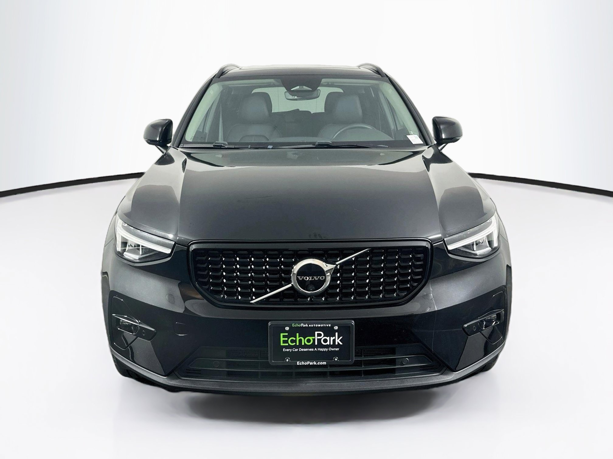 Used 2023 Volvo XC40 B4 Ultimate FWD image 2