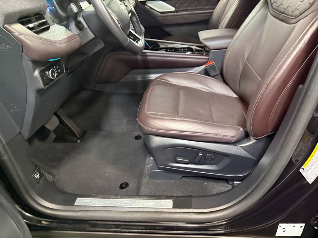 Used 2025 Ford Explorer Platinum w/ LUX Leather Package AWD/4WD image 57
