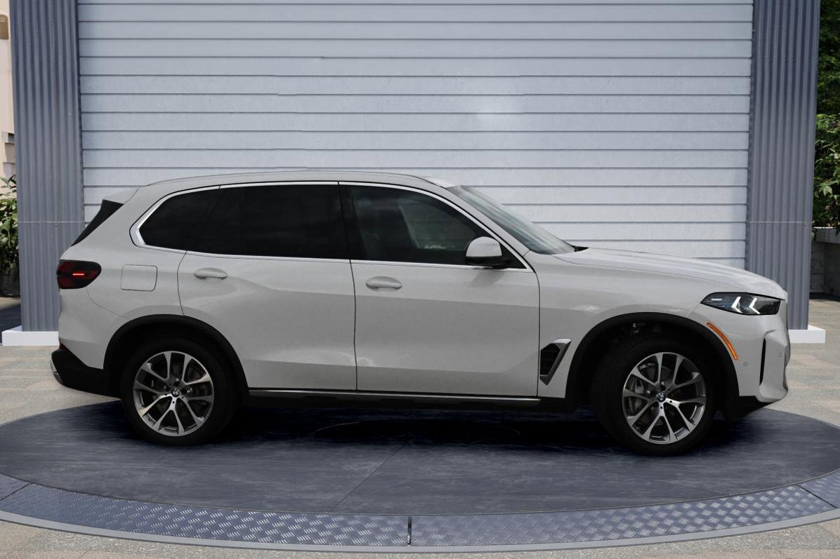 Used 2026 BMW X5 xDrive40i w/ Climate Comfort Package image 3