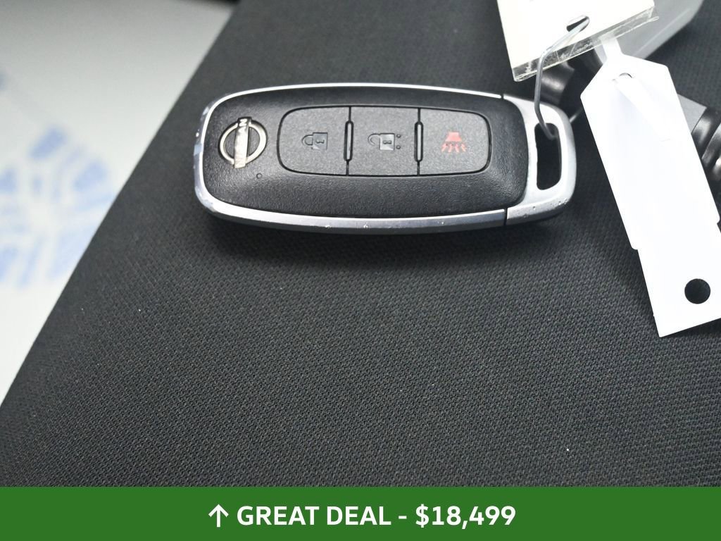 Used 2024 Nissan Rogue S image 30