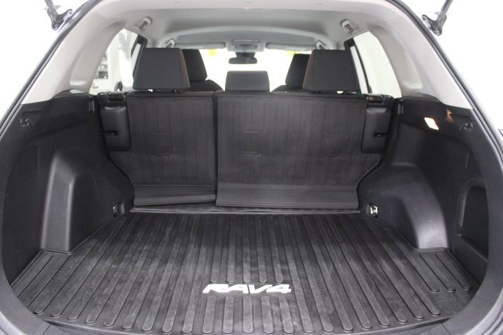 Used 2021 Toyota RAV4 LE image 13