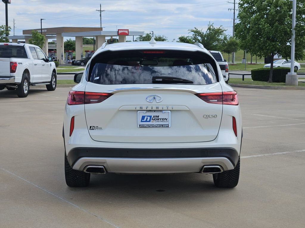 Used 2019 INFINITI QX50 Essential w/ Sensory Package FWD image 8