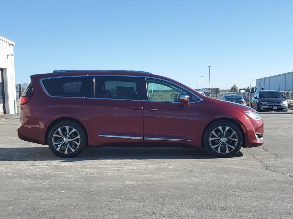 Used 2018 Chrysler Pacifica Limited image 8