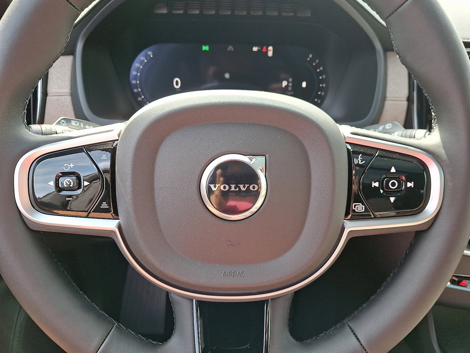 New 2026 Volvo XC90 B6 Plus image 13