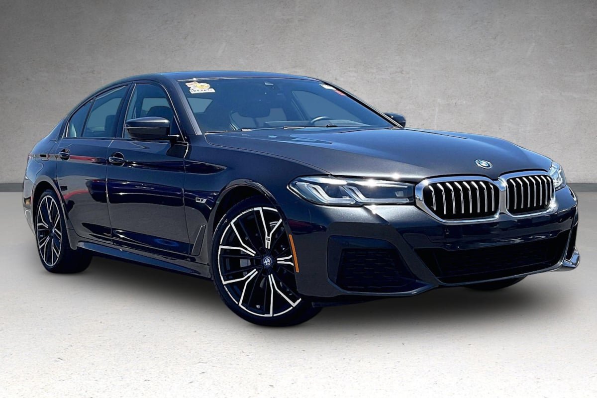 Used 2023 BMW 530e w/ M Sport Package RWD image 2