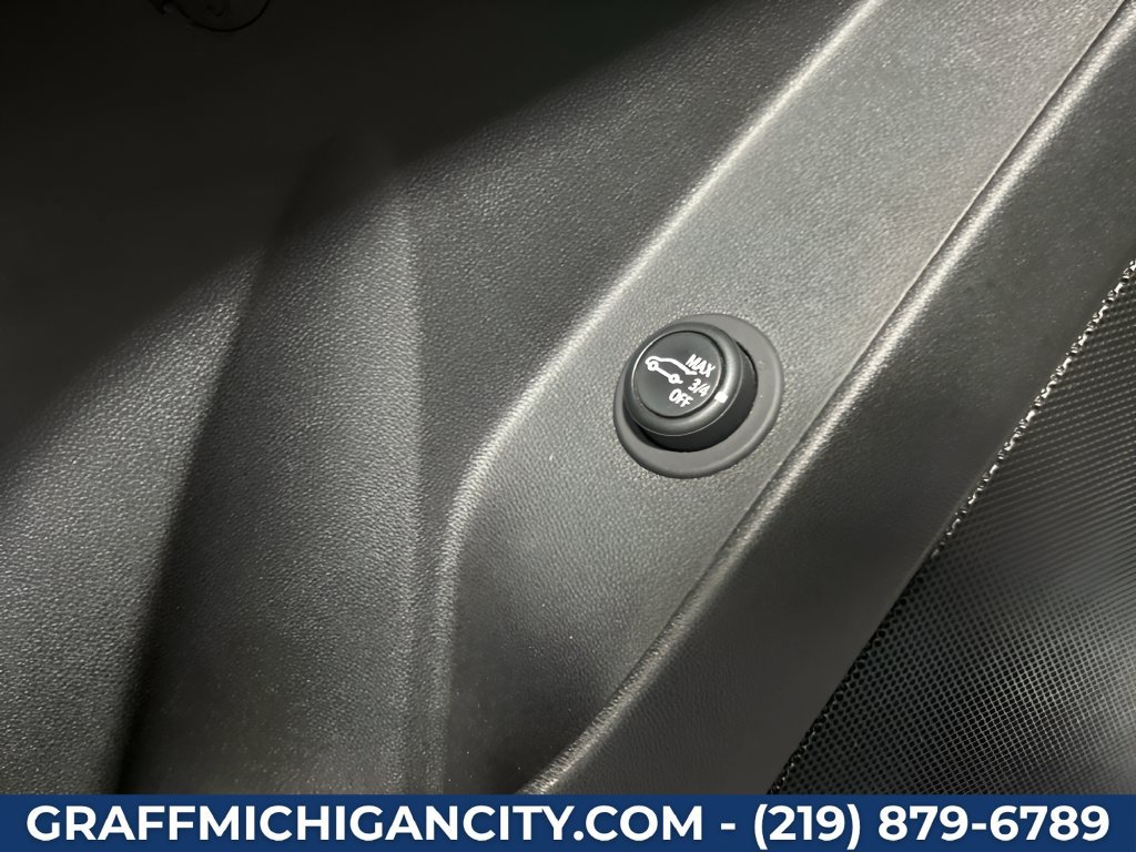 Used 2024 Chevrolet Equinox RS w/ RS Leather Package AWD/4WD image 30