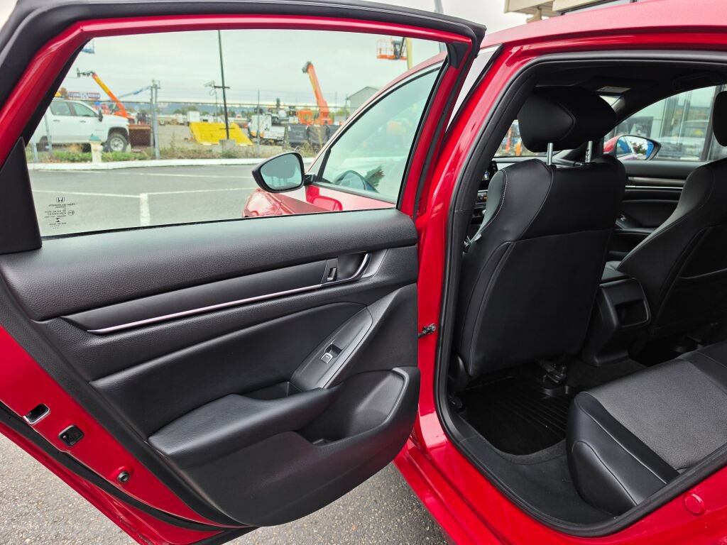 Certified 2018 Honda Accord Sport image 15