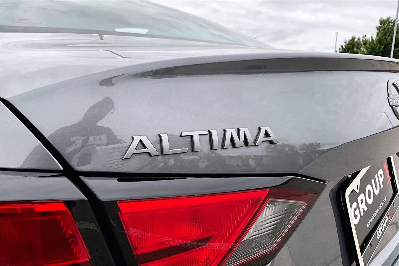 Used 2025 Nissan Altima 2.5 SV FWD image 10