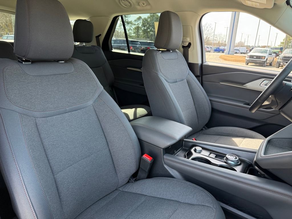 Used 2025 Ford Explorer Active image 23