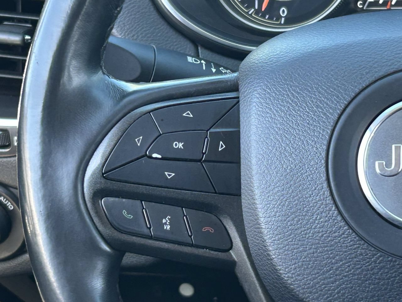 Used 2019 Jeep Cherokee Trailhawk w/ Comfort/Convenience Group AWD/4WD image 50