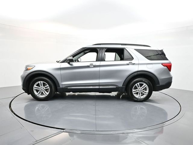 Used 2023 Ford Explorer XLT w/ Equipment Group 202A image 4