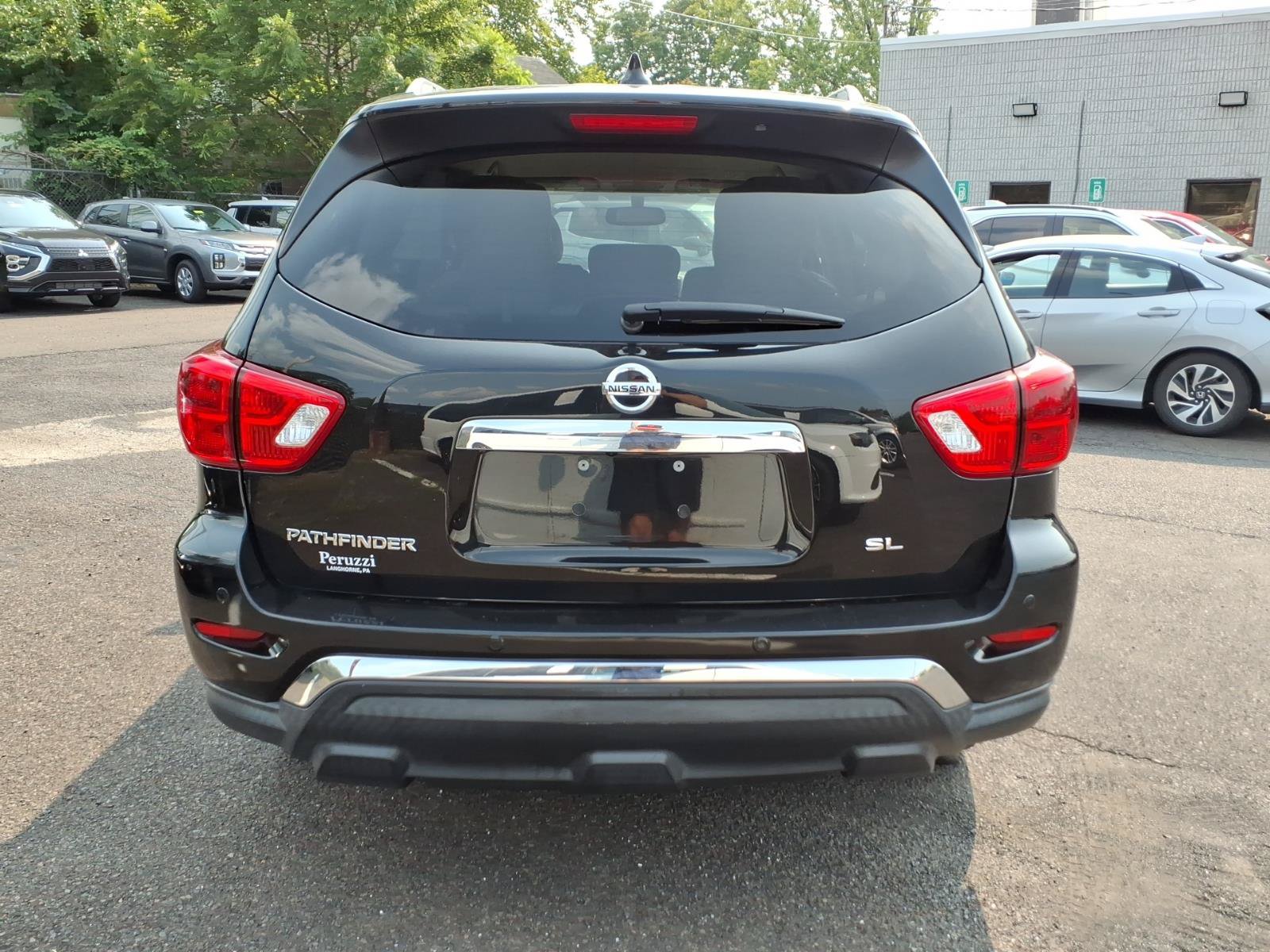 Used 2019 Nissan Pathfinder SL FWD image 4