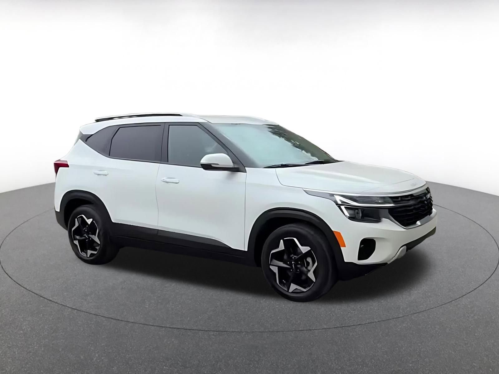 Used 2025 Kia Seltos S FWD image 2