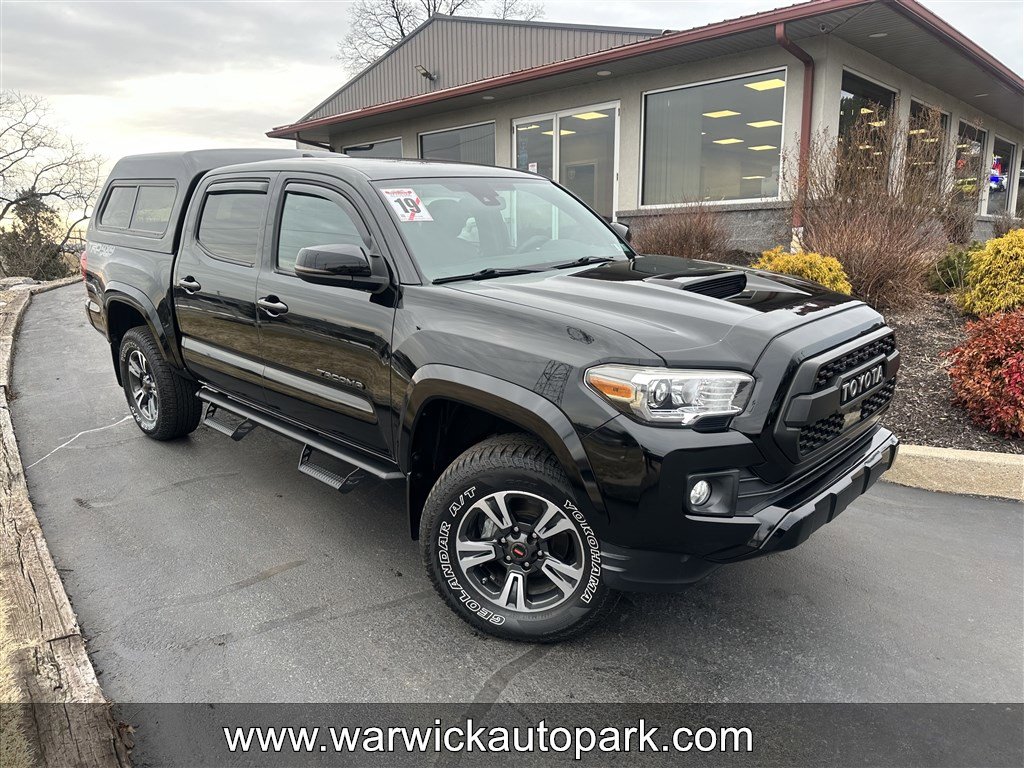 Used 2019 Toyota Tacoma TRD Sport AWD/4WD image 1