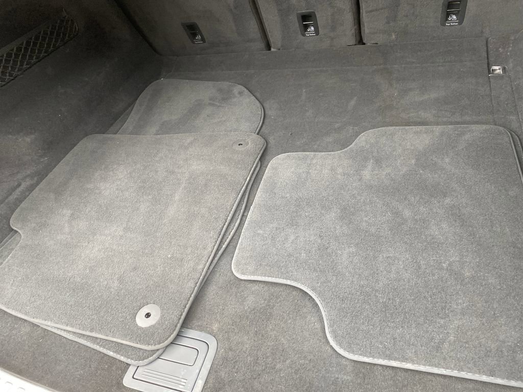 Used 2022 Audi RS Q8 w/ Carbon Optic Package image 17