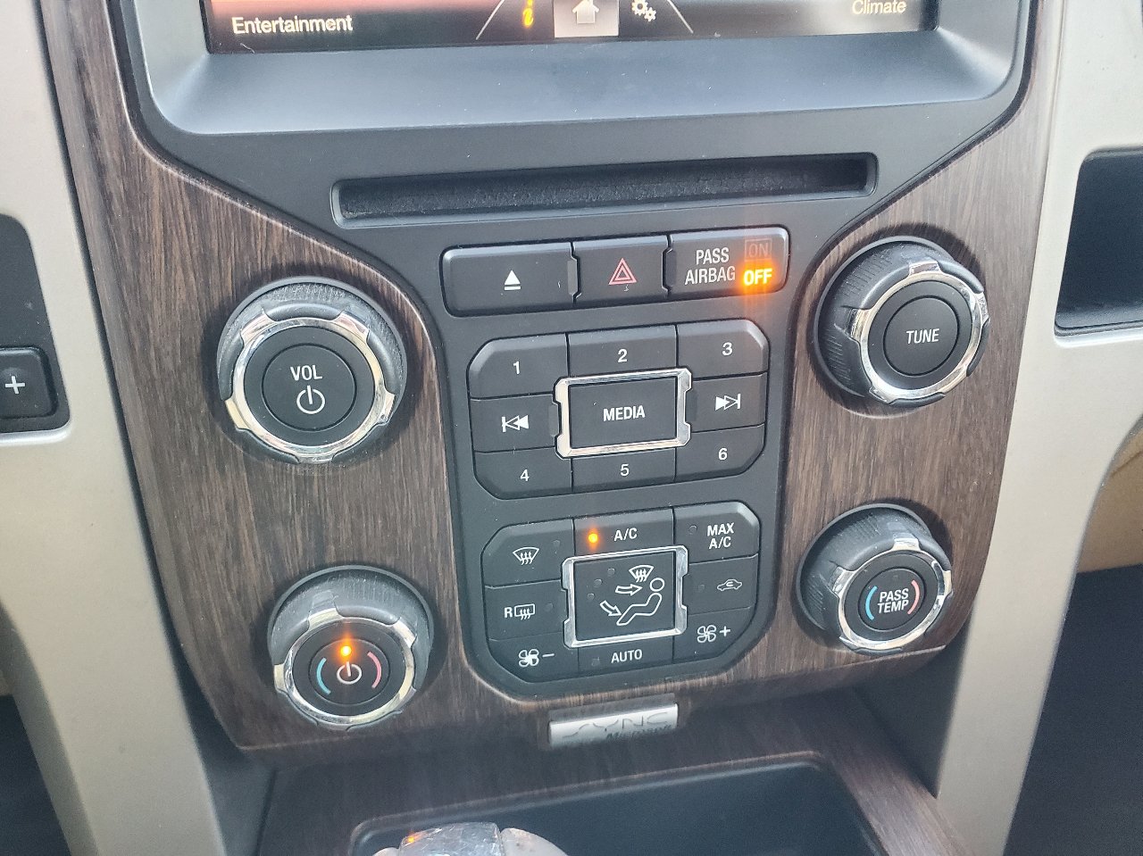 Used 2014 Ford F150 Lariat w/ Equipment Group 502A Luxury image 51