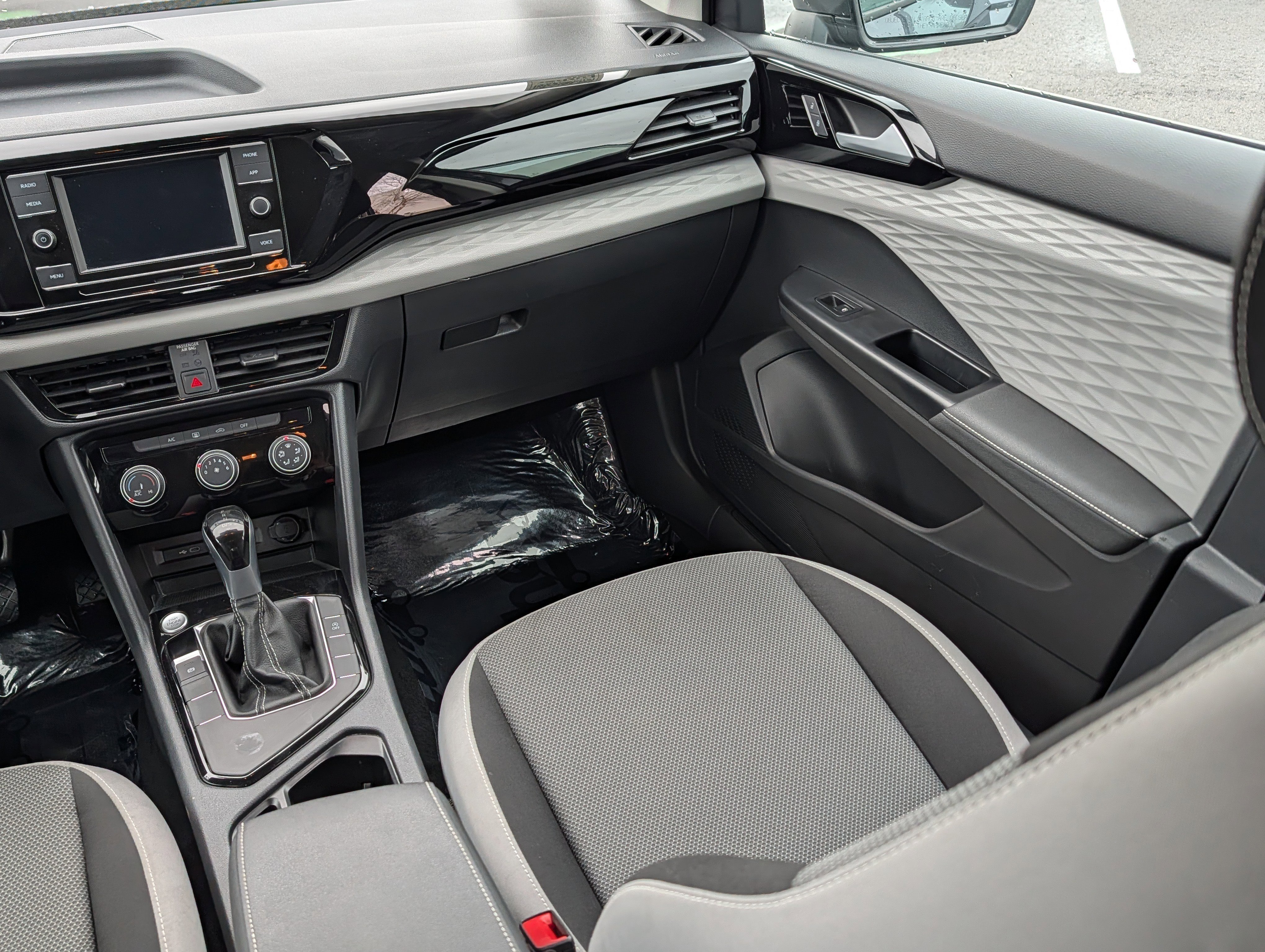 Certified 2024 Volkswagen Taos S FWD image 11
